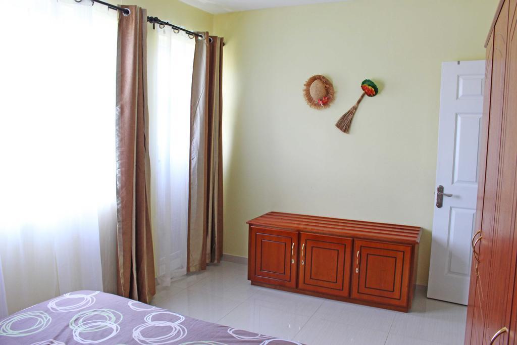 Twins Apartments Flic en Flac Bagian luar foto