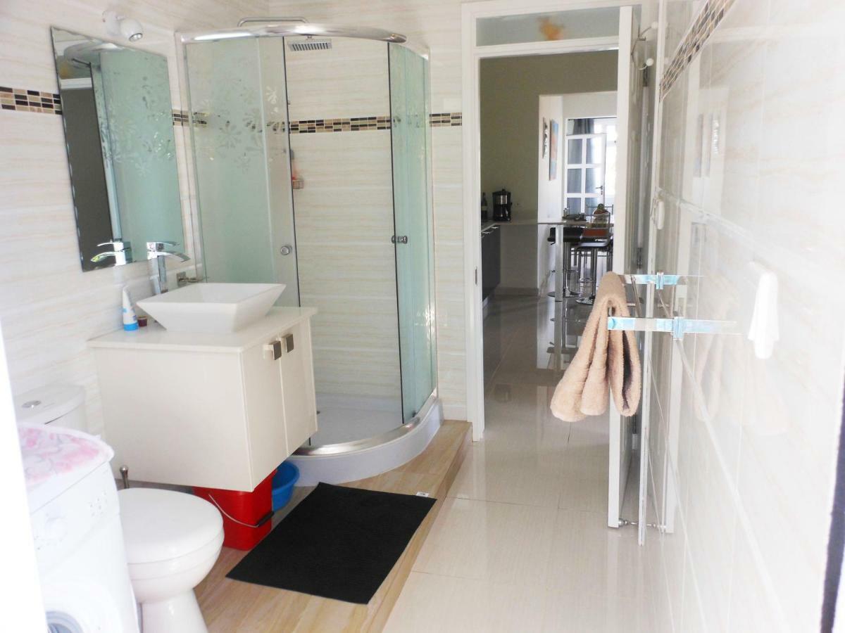 Twins Apartments Flic en Flac Bagian luar foto